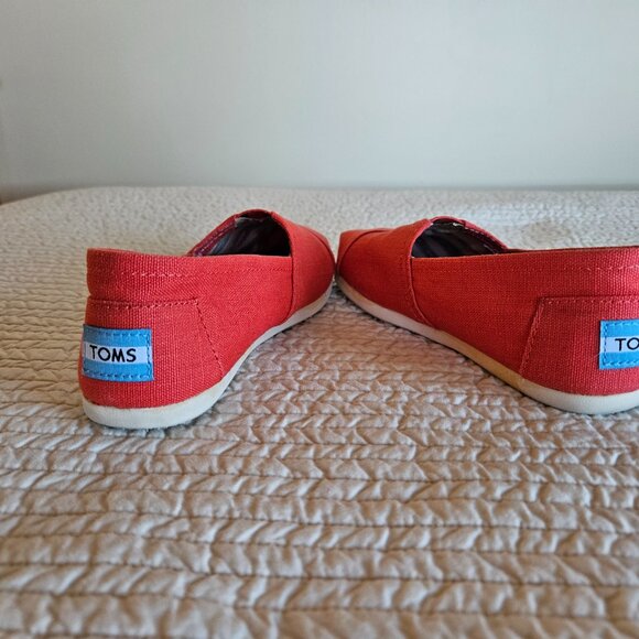 TOMS Red Canvas Women’s Size 5 Shoes - NWOT - Picture 10 of 13